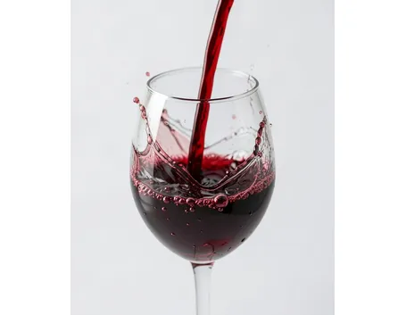 calice con vino rosso